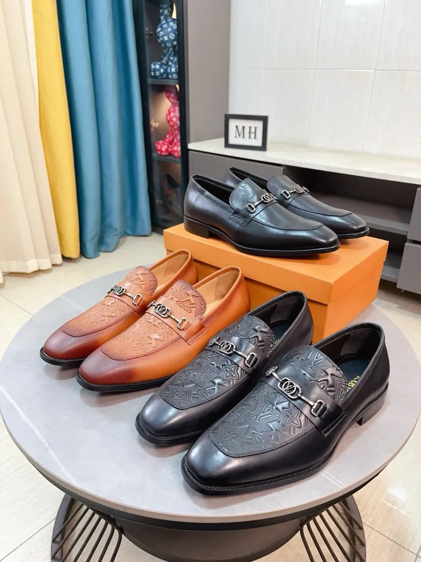 Men's men's shoes 💰500🌸🌸 [Louis Vuitton (LV)] High-end business formal leather shoes 🍀 luxurious and elegant style, both practicality and style, professional focus on details and quality, counter original 1⃣️: 1⃣️ ultra-accurate reproduction 👍🏻! Material: The upper is made of imported original calfskin➕imported Italian cowhide leather. Original anti-slip and wear-resistant outsole! Code number: 38--44 (45 customized)
